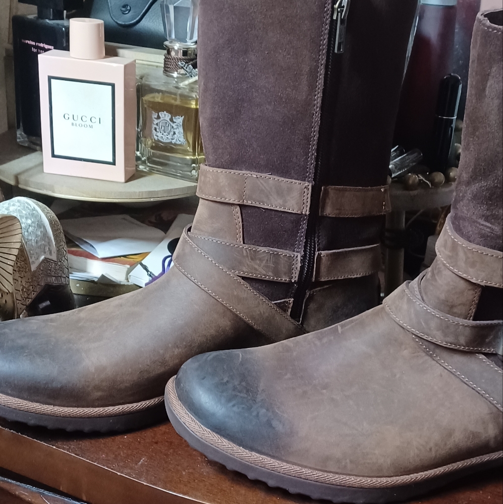 UGG - Picture 7 of 11